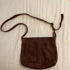 Duluth Trading Brown Pebbled Leather Saddle Sling Crossbody Shoulder Bag Purse